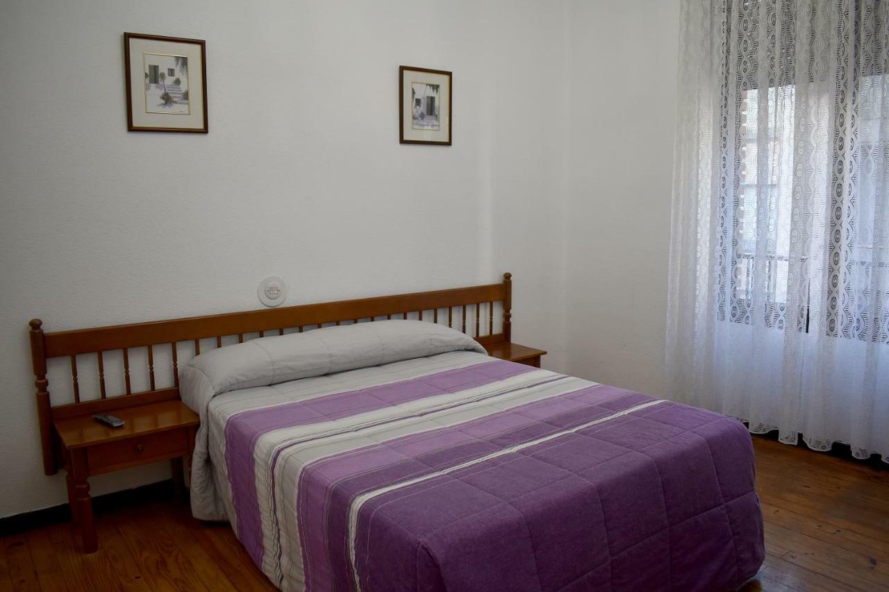 Отель Hostal Oviedo Леон Экстерьер фото